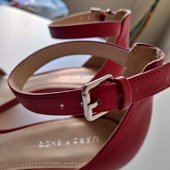 Marc Fisher Korita Crimson Red Ankle Strap Square Toe Heeled Sandals Size 9 M - Picture 10 of 16
